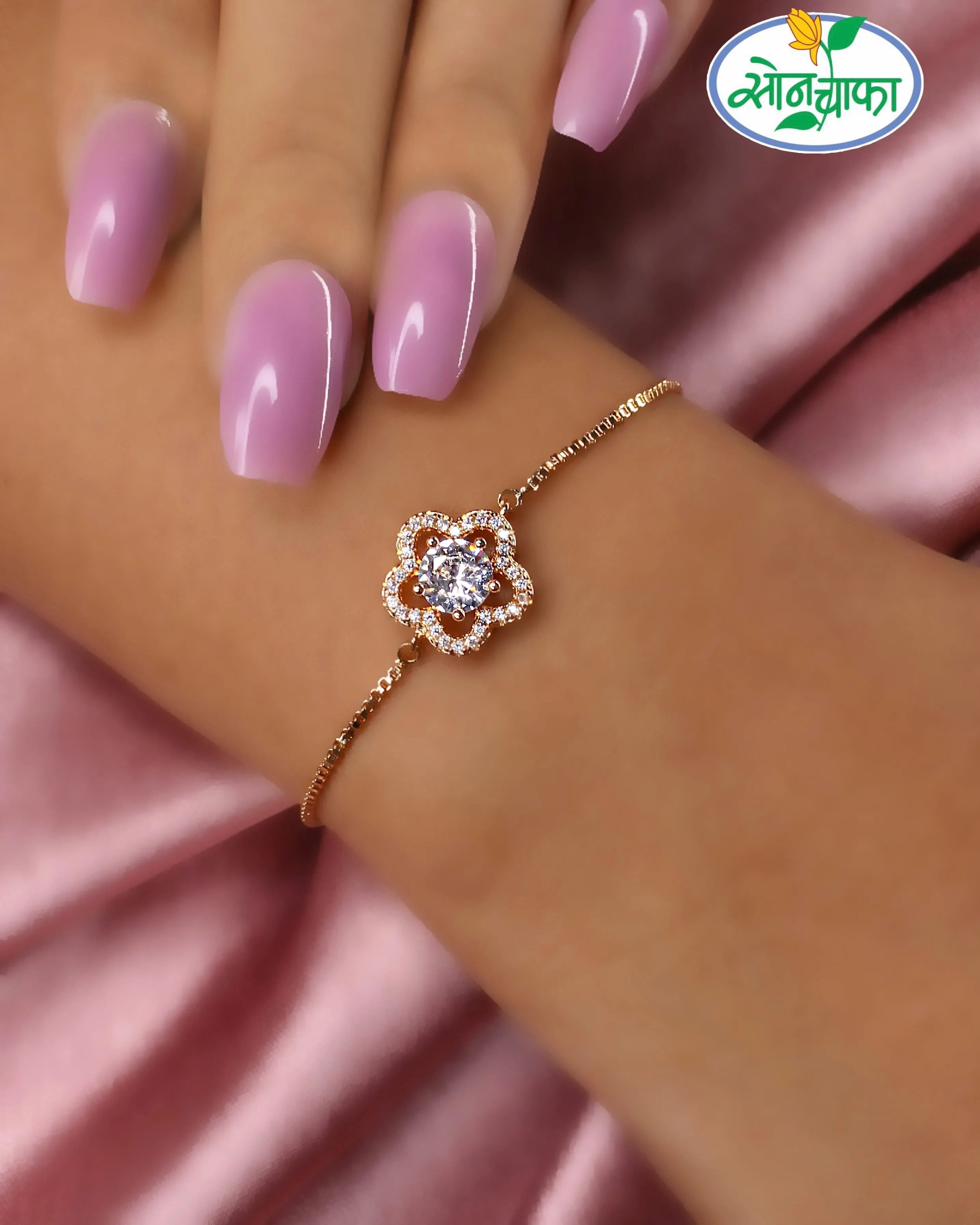 CLASSY FLOWER DIAMOND BRACELET