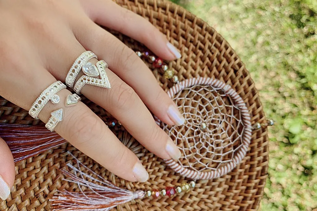 White Silver Venus Ring